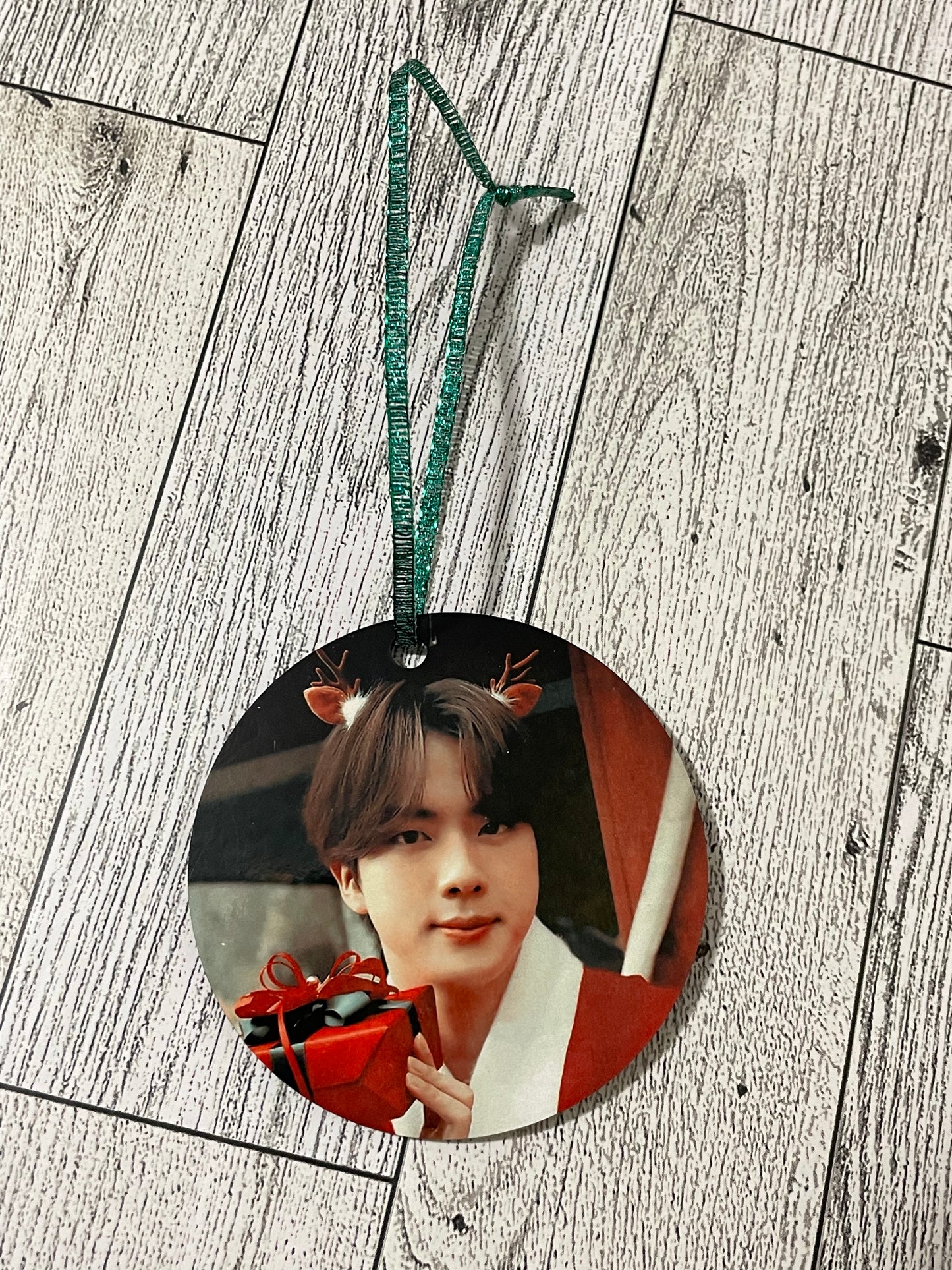 Jin Present Ornament